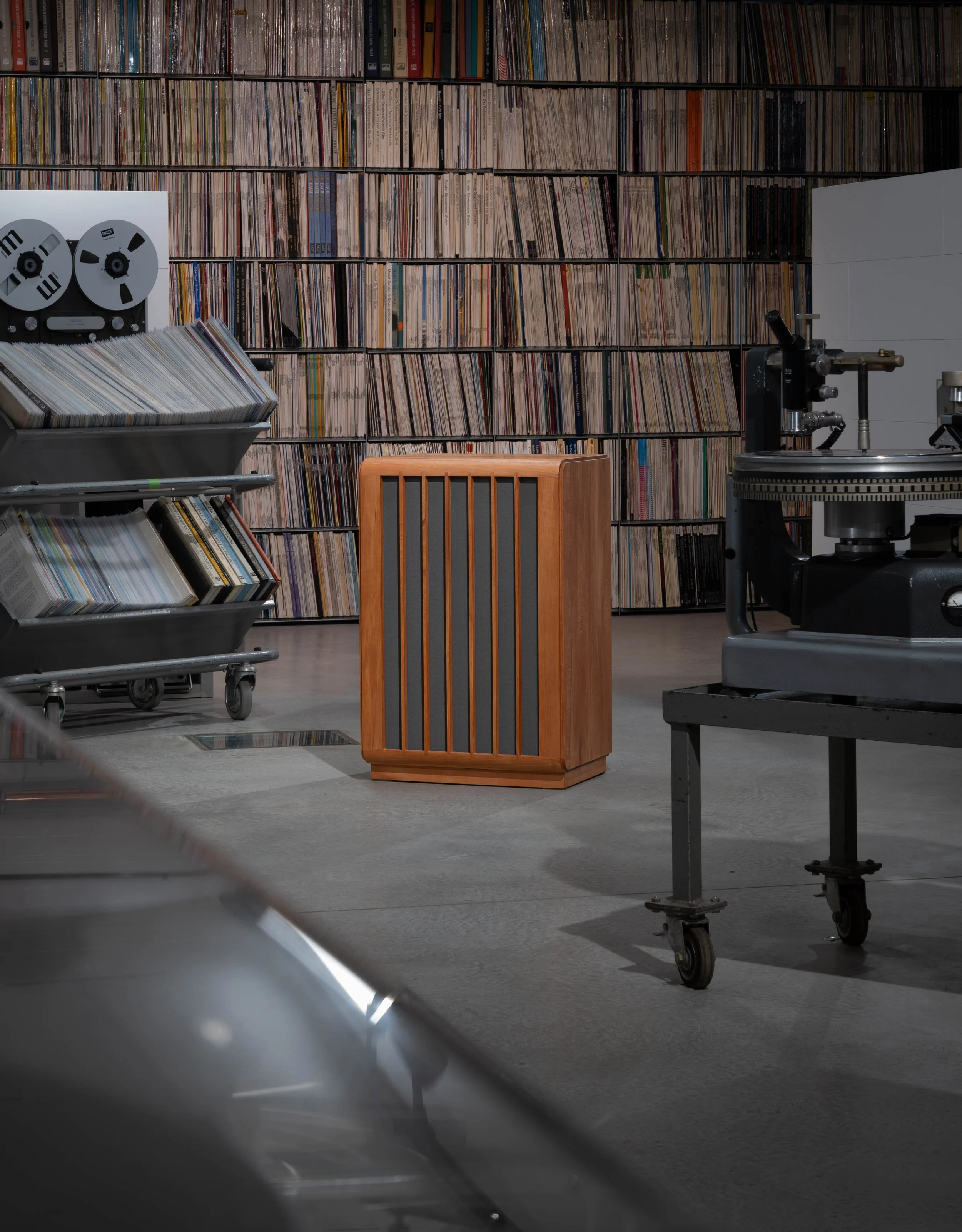 (未使用･未開封品)　トネ(TONE) L形反力受 50SLH vf3p617 Tonapparate Model 50 Floor Standing Speakers | Tonapparate